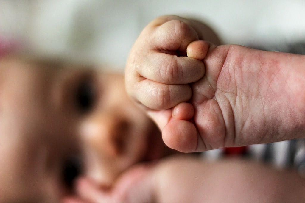 Pourquoi le body pour bébé reste le vêtement préféré des mamans ?